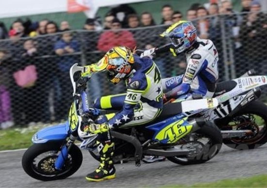 Sic Supermoto Day: Mattia Pasini primo tra i velocisti, quinto Valentino Rossi