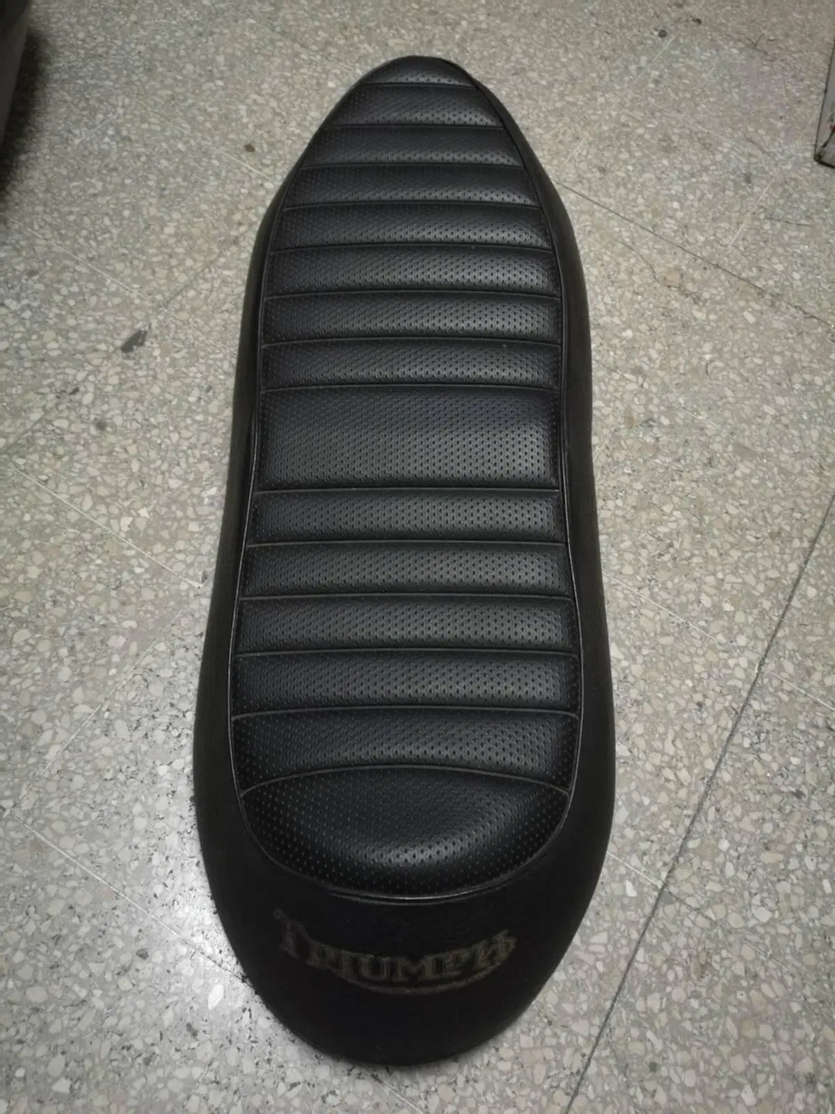 SELLA ORIGINALE BONNEVILLE EPOCA Triumph (2)