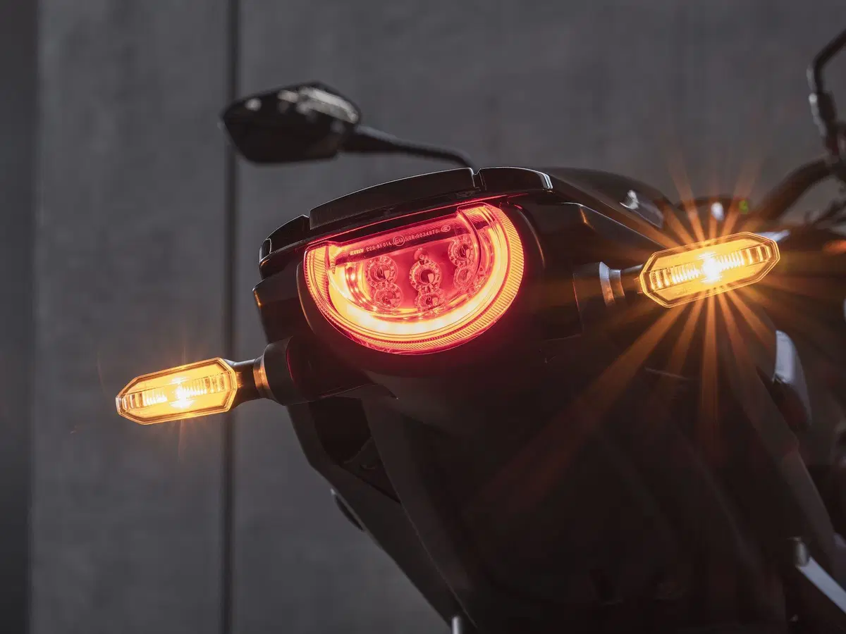 Honda CB1000R 2021: Euro5 e finiture più aggiornate (7)