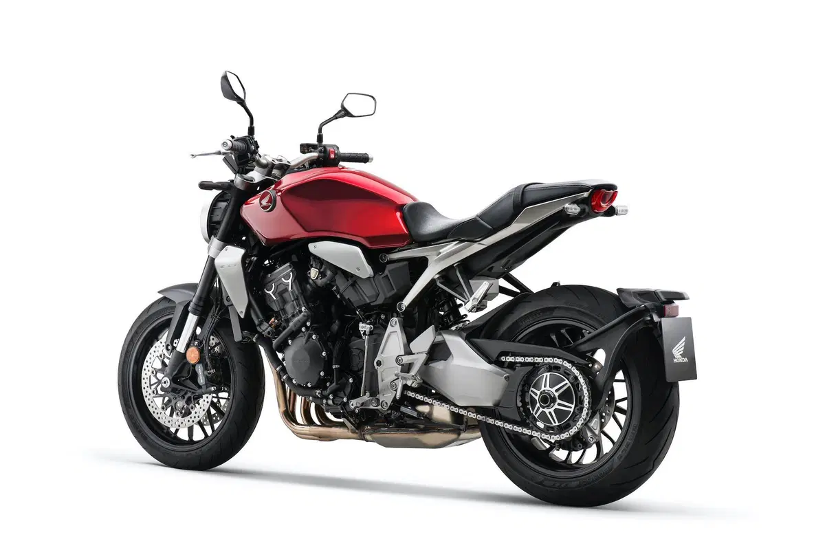 Honda CB1000R 2021: Euro5 e finiture più aggiornate (9)