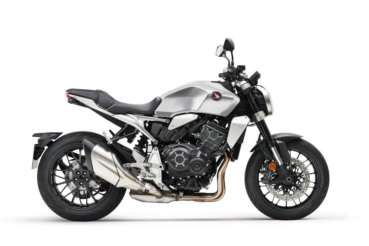 Honda CB1000R 2021: Euro5 e finiture più aggiornate (13)