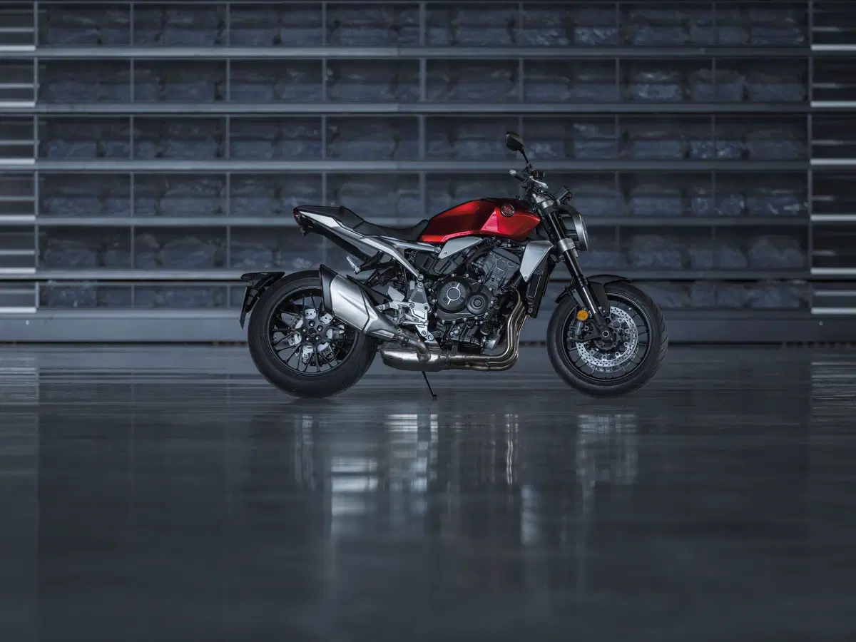 Honda CB1000R 2021: Euro5 e finiture più aggiornate (14)