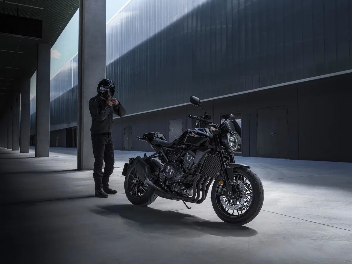 Honda CB1000R 2021: Euro5 e finiture più aggiornate (16)