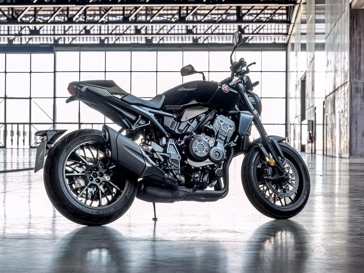 Honda CB1000R 2021: Euro5 e finiture più aggiornate (20)
