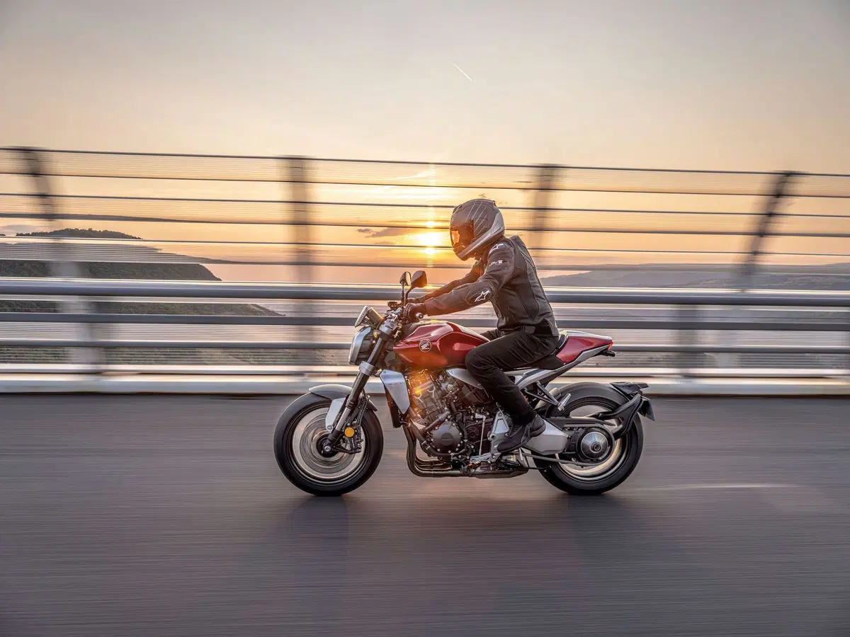 Honda CB1000R 2021: Euro5 e finiture più aggiornate (12)