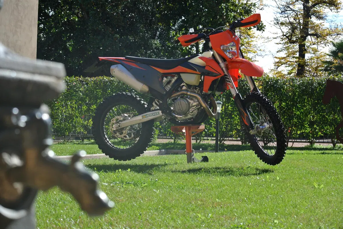 KTM EXC-F 450 2021 TEST: stabilità e potenza al top (8)
