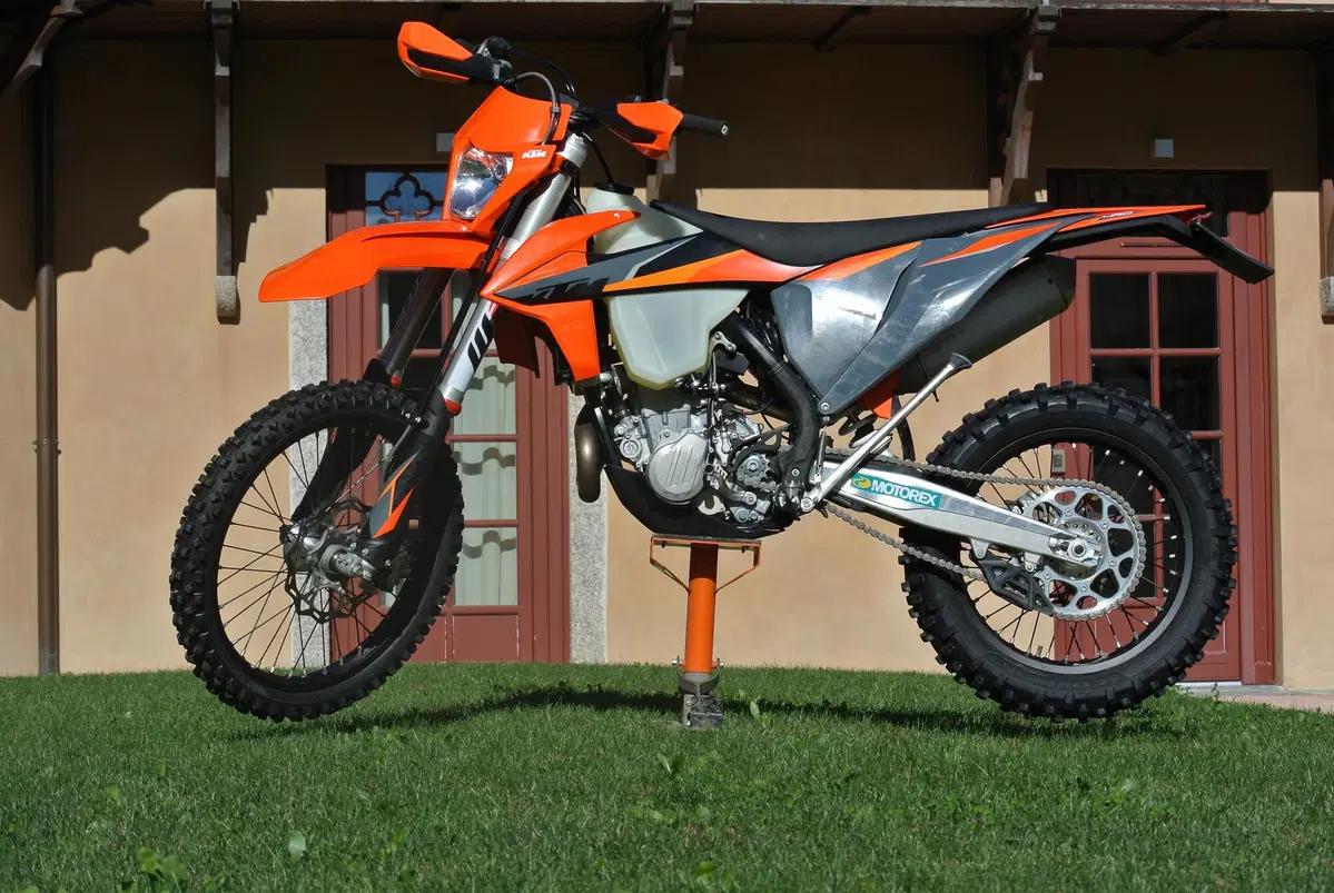 KTM EXC-F 450 2021 TEST: stabilità e potenza al top (18)