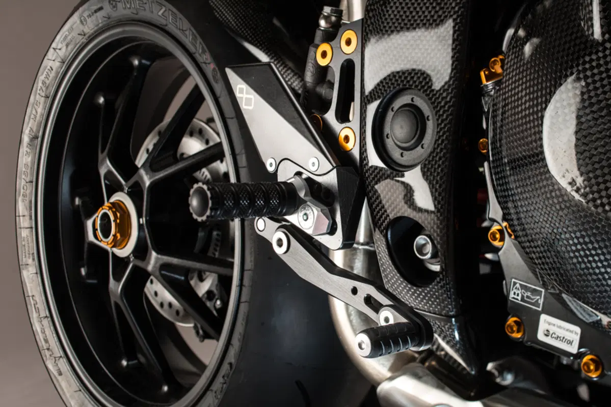 Accessori LighTech per Triumph Speed Triple 1050 (5)