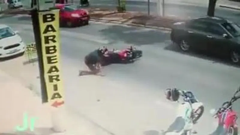 Moto crash: non basta saperle rubare, bisogna anche saperle guidare [VIDEO VIRALE]
