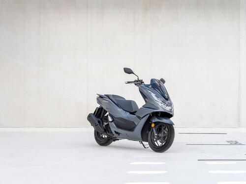 Honda PCX 125 2021: Euro 5 e revisioni stilistiche (4)