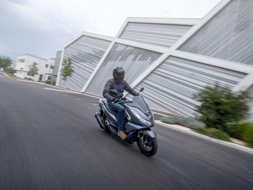 Honda PCX 125 2021: Euro 5 e revisioni stilistiche (6)