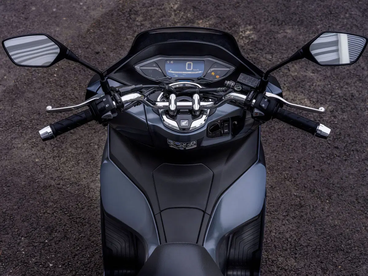Honda PCX 125 2021: Euro 5 e revisioni stilistiche (10)
