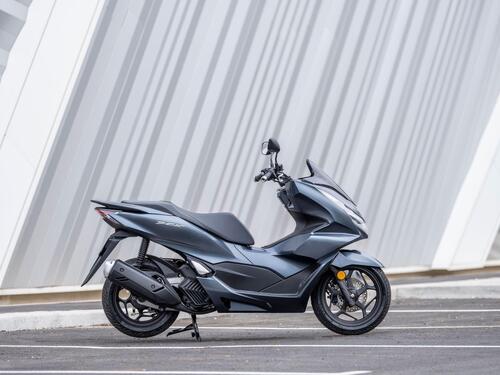 Honda PCX 125 2021: Euro 5 e revisioni stilistiche (2)