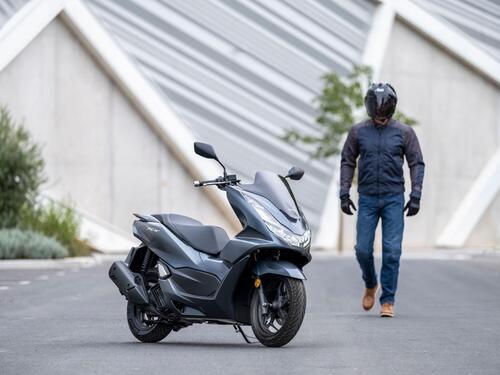 Honda PCX 125 2021: Euro 5 e revisioni stilistiche (7)