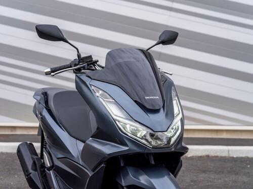 Honda PCX 125 2021: Euro 5 e revisioni stilistiche (3)