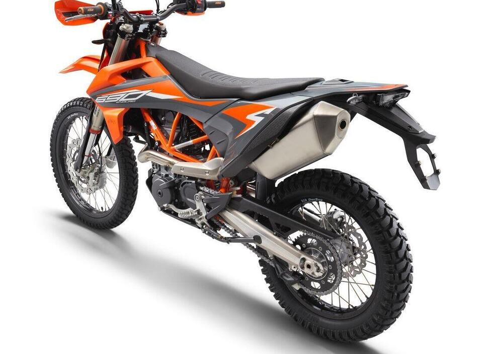 KTM 690 Enduro R (2021) (3)