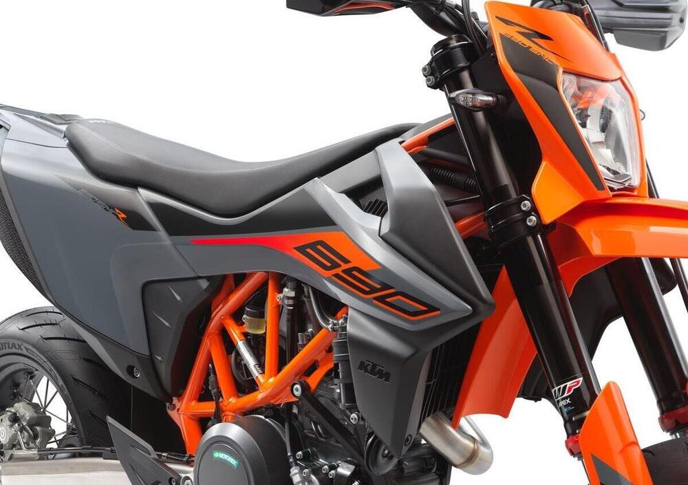 KTM 690 SMC R (2021-22) (5)