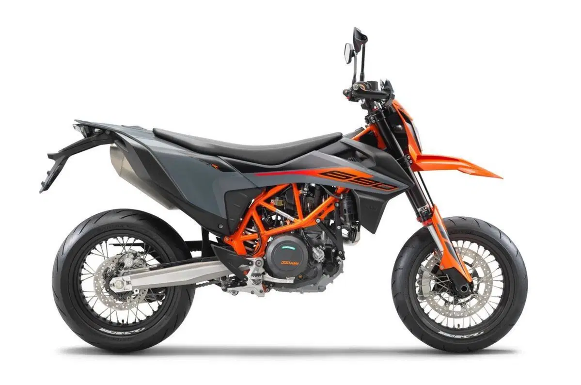 KTM 690 ENDURO R e KTM 690 SMC R 2021: foto e scheda tecnica (6)
