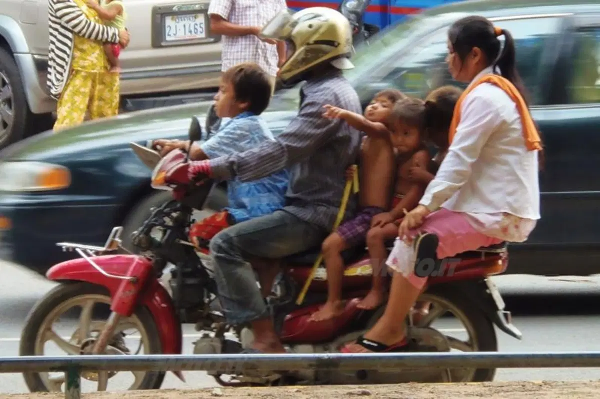 Viaggi in moto. Cambogia, un filo di gas (23)