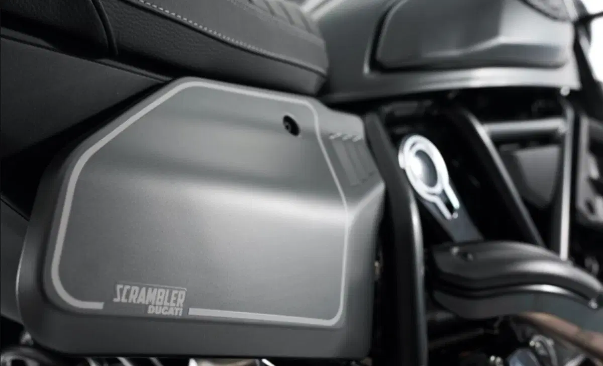 Ducati Scrambler 800 Scrambler 800 Night Shift (2021 - 22) (3)