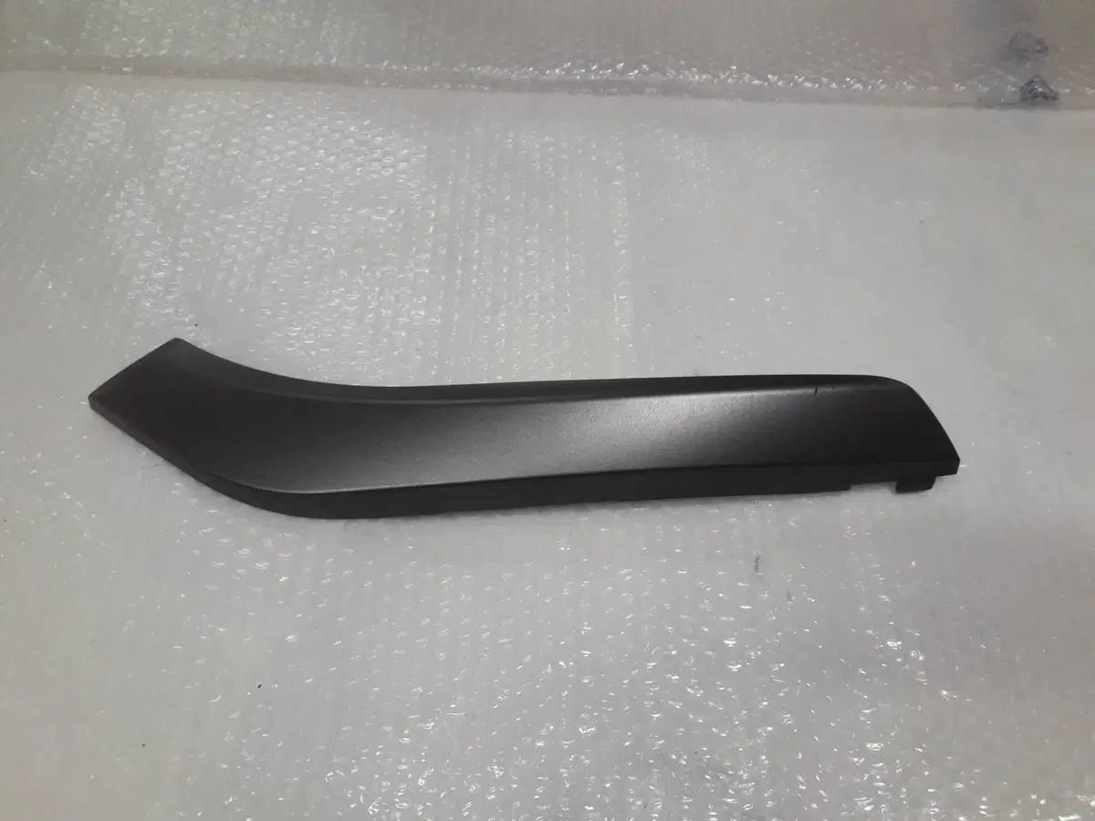 SPOILER INFERIORE DESTRO PIAGGIO BEVERLY (2)