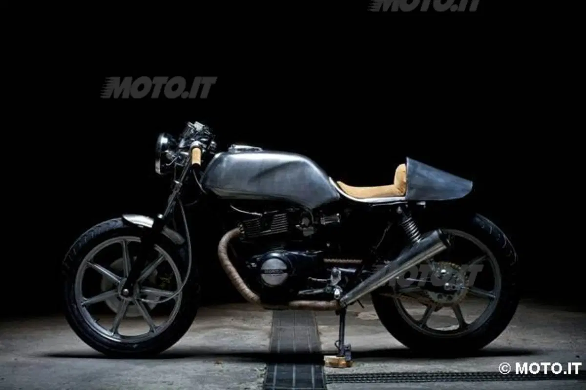 Le Strane di Moto.it: Honda CB400N Café Racer