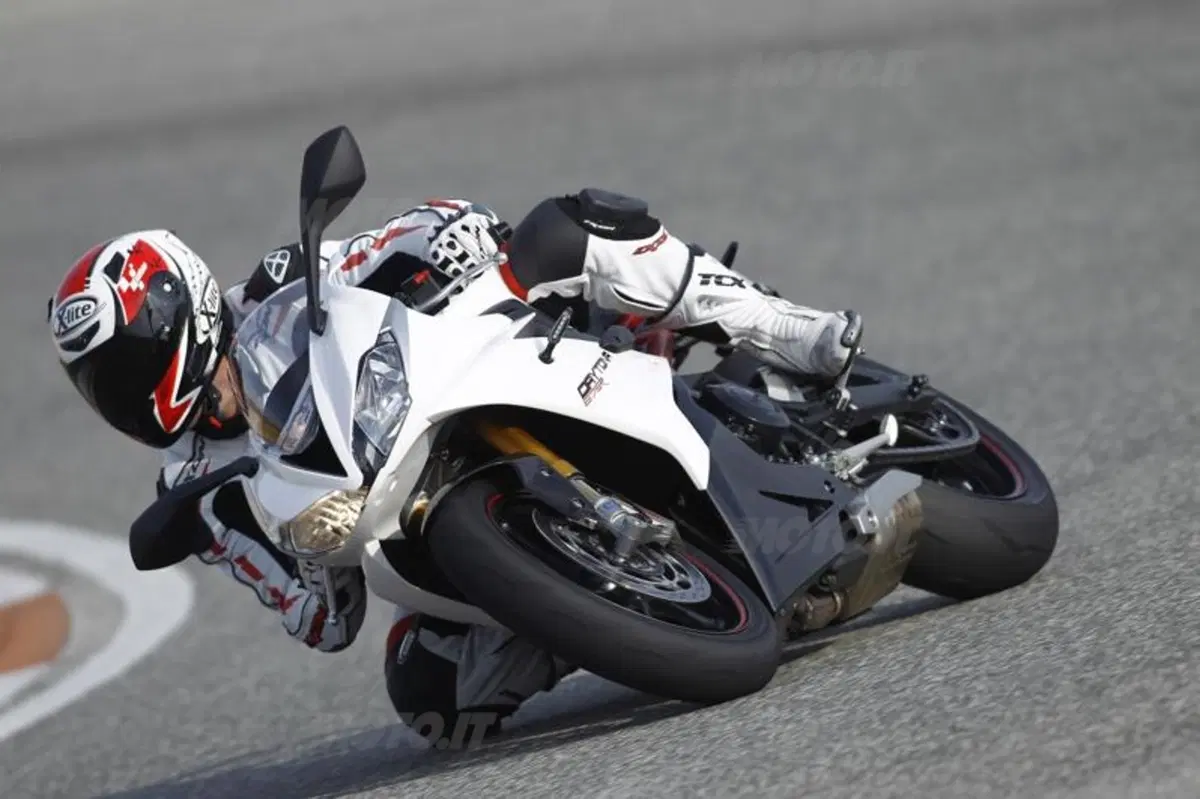 Triumph Daytona 675 2013    (2)