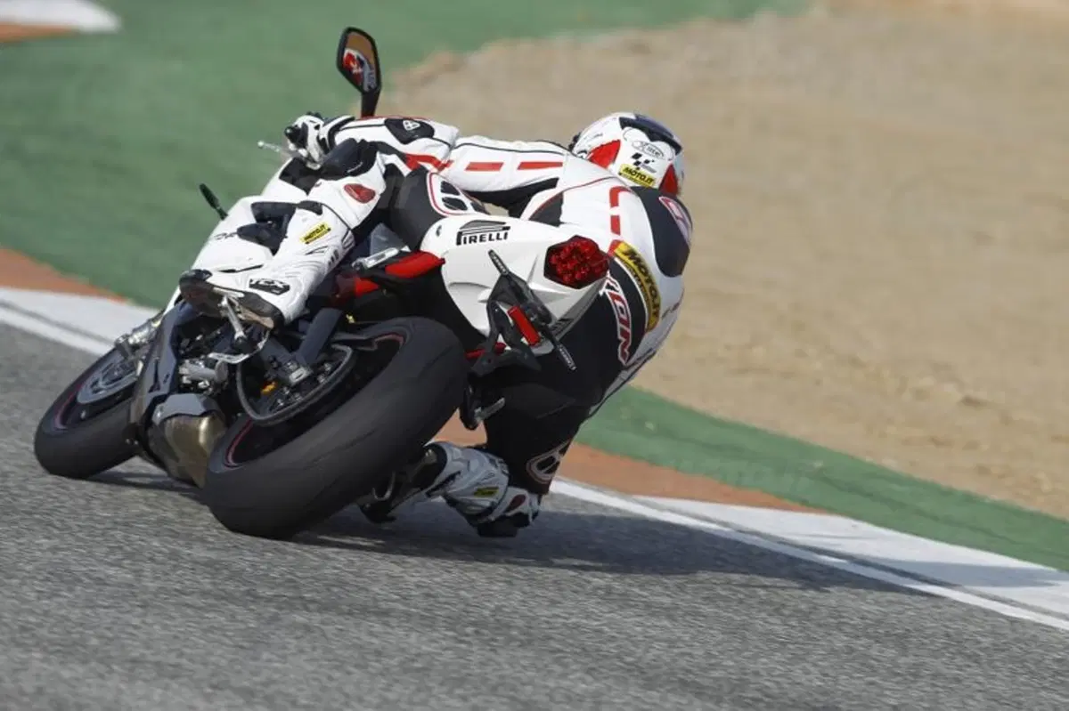Triumph Daytona 675 2013    (4)