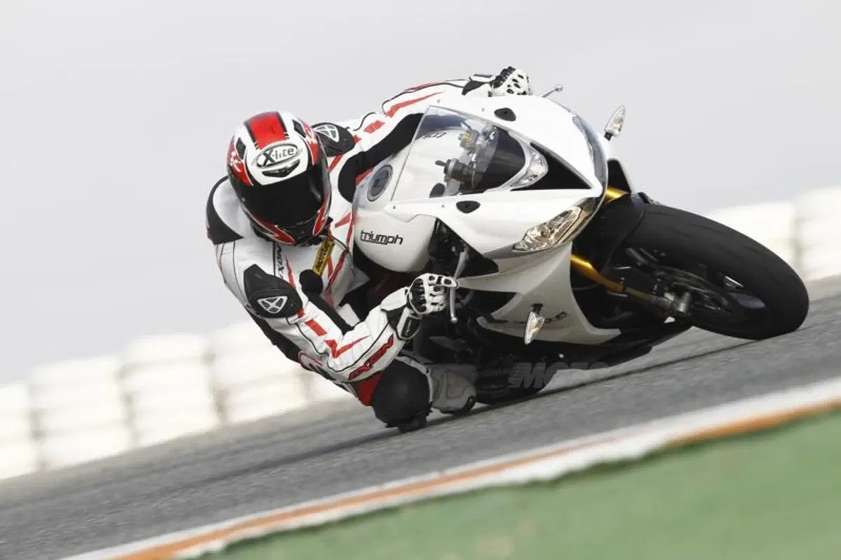Triumph Daytona 675 2013    (6)