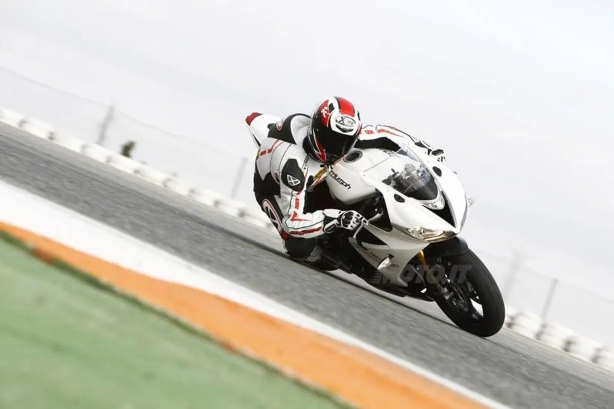 Triumph Daytona 675 2013    (7)