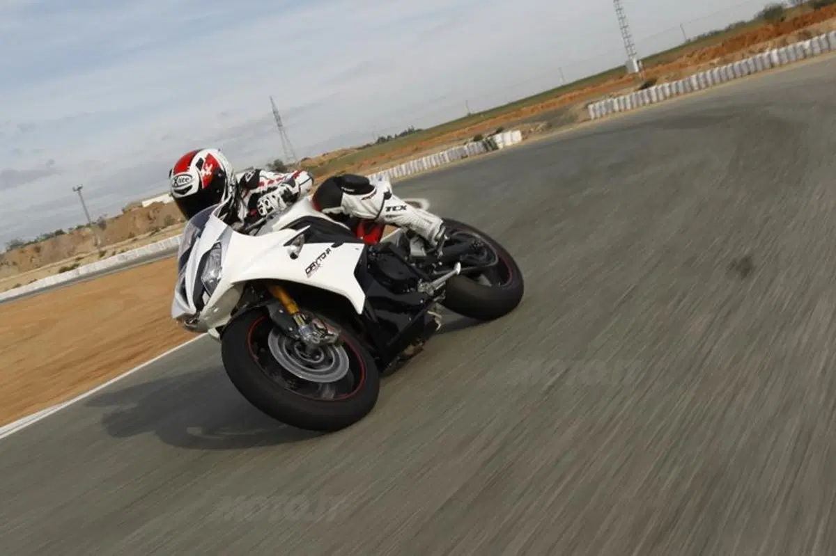 Triumph Daytona 675 2013    (10)