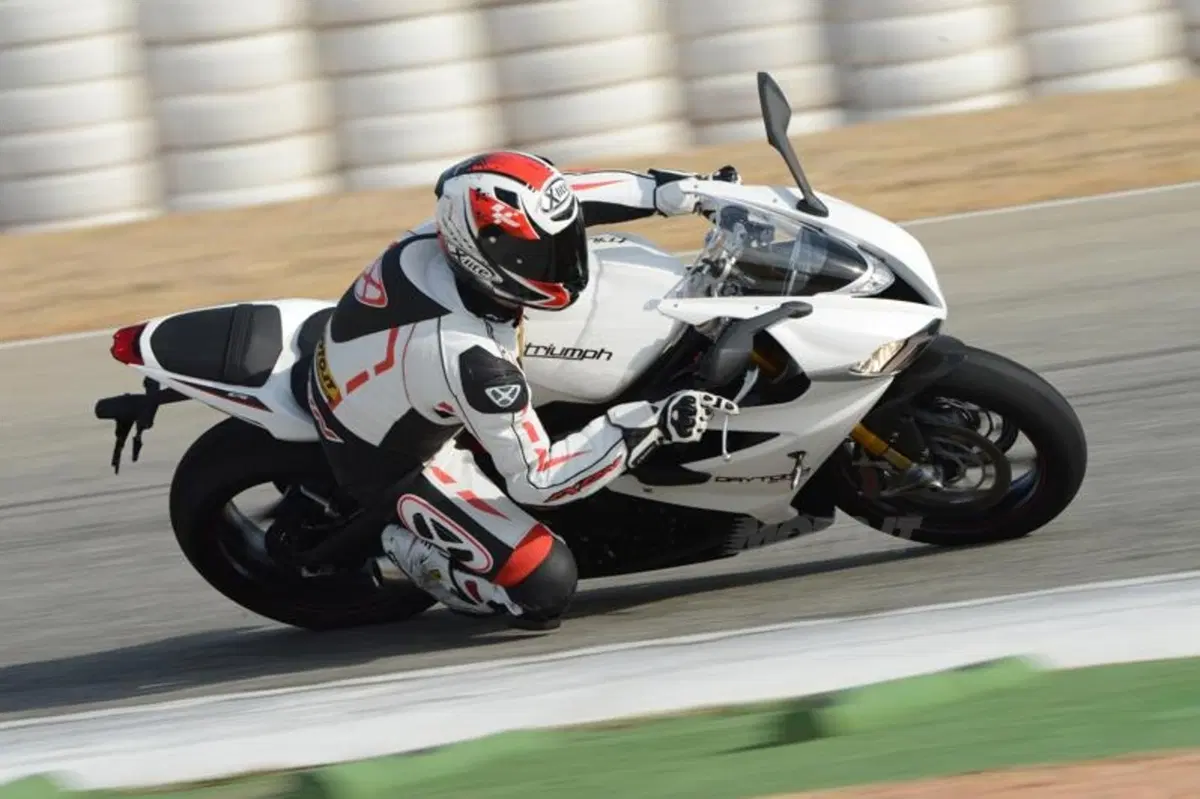 Triumph Daytona 675 2013    (12)