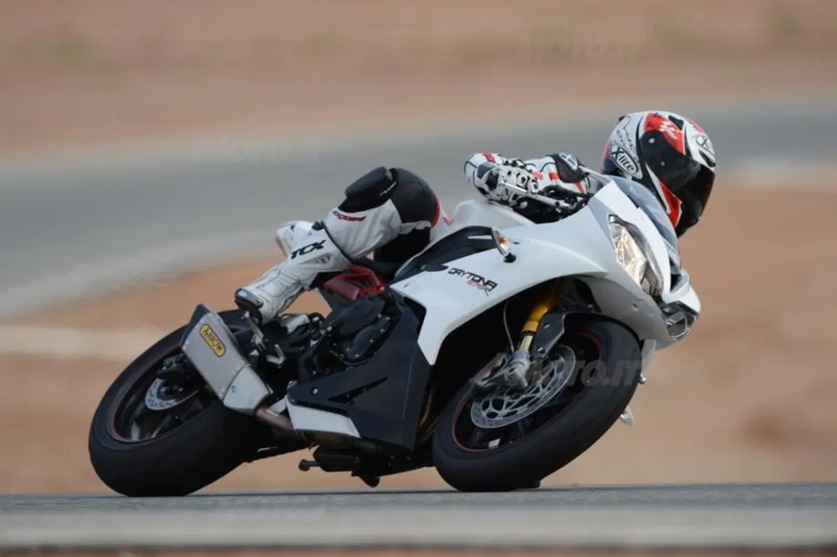 Triumph Daytona 675 2013    (16)