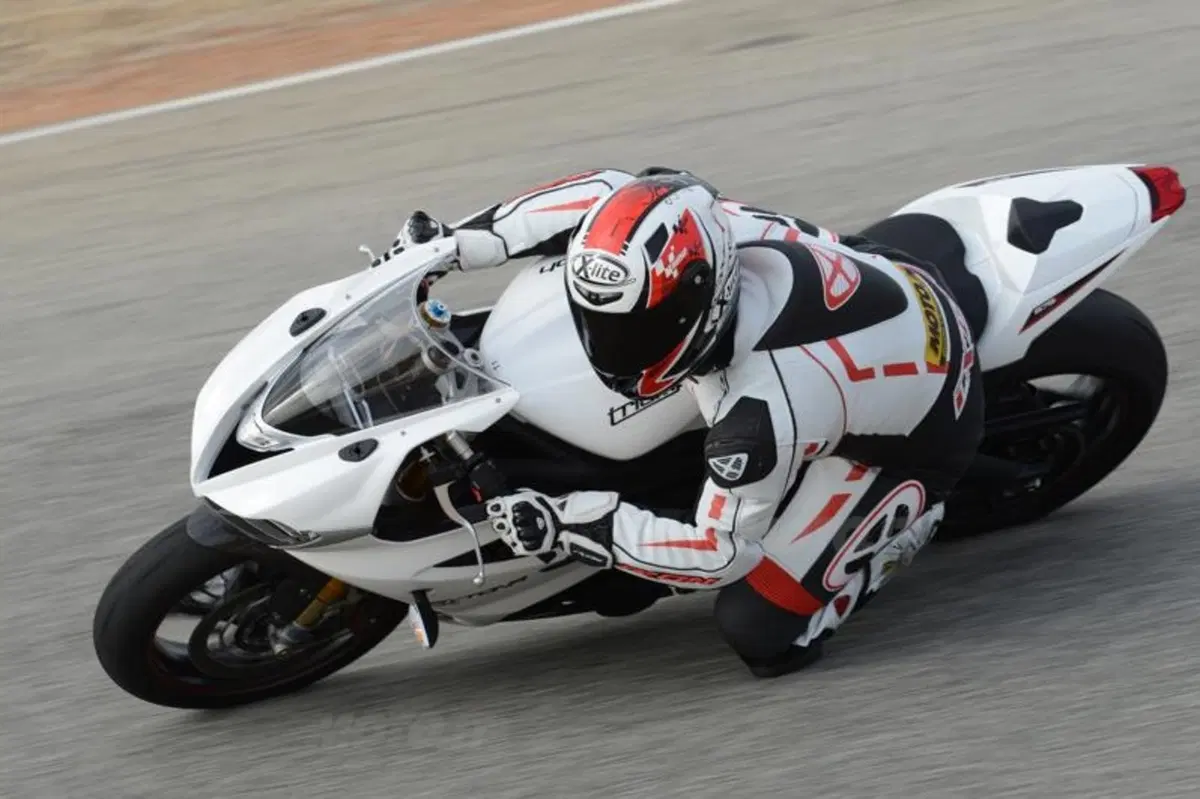 Triumph Daytona 675 2013    (17)