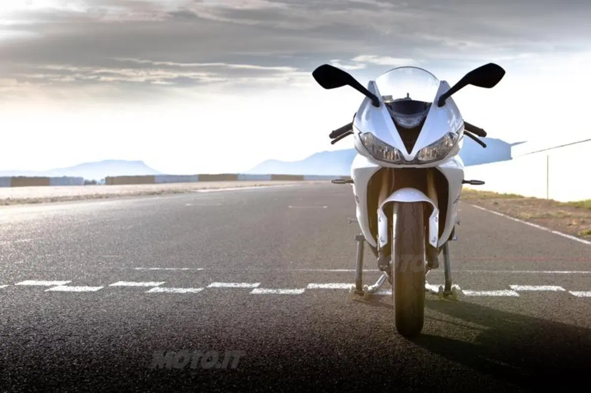 Triumph Daytona 675 2013    (20)