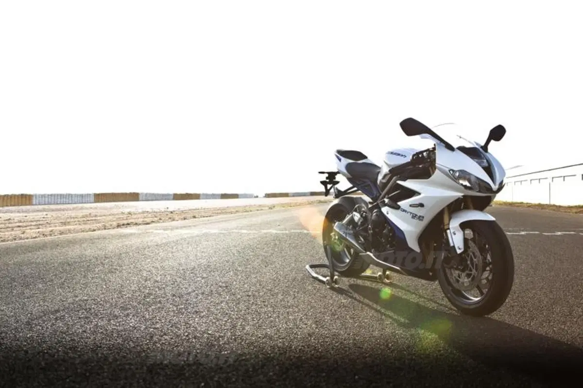 Triumph Daytona 675 2013    (21)
