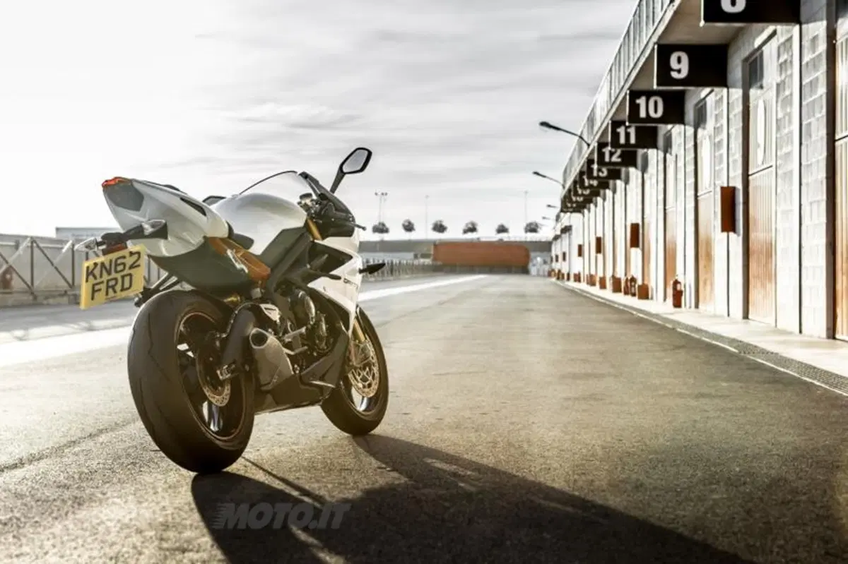 Triumph Daytona 675 2013    (24)