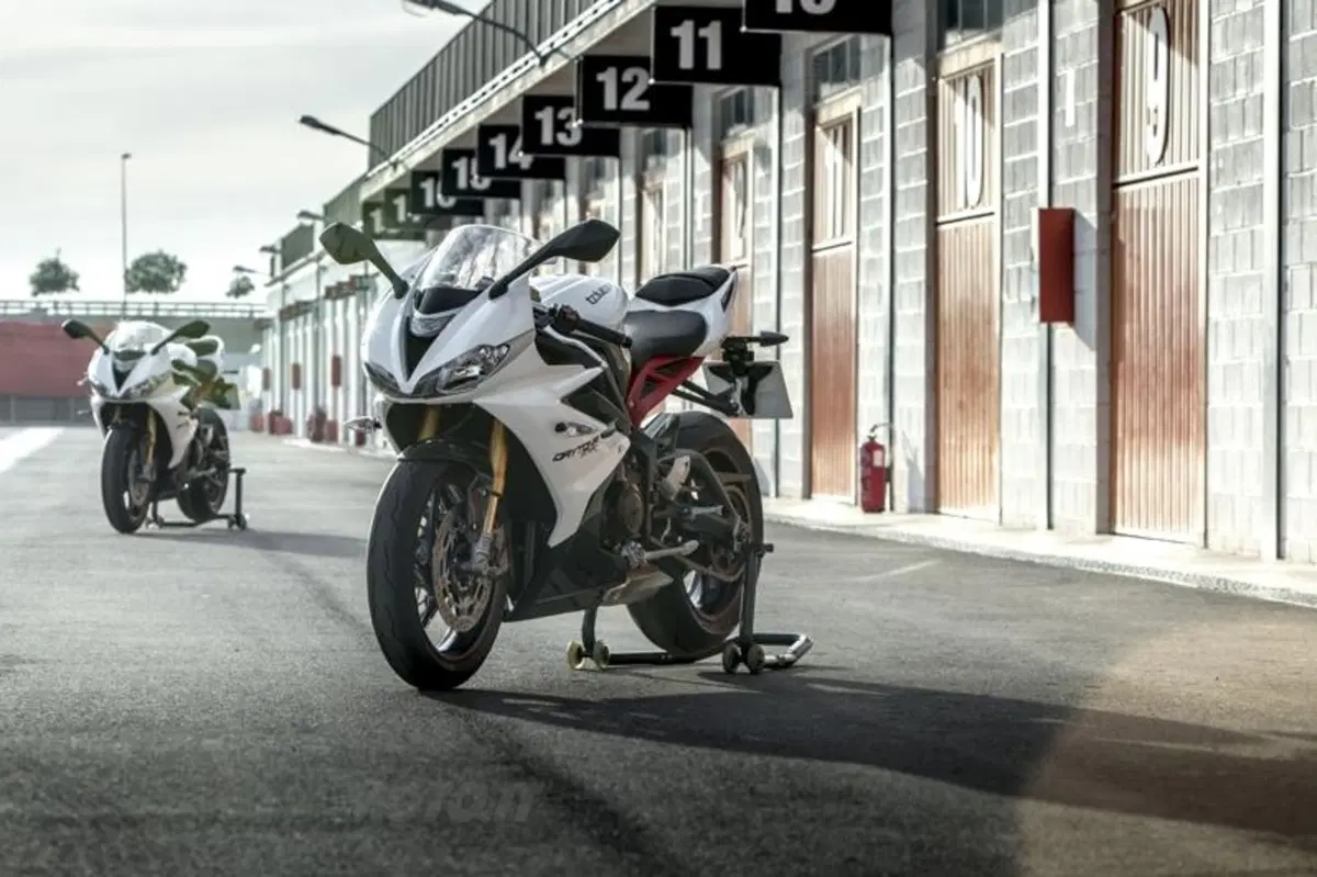 Triumph Daytona 675 2013    (27)