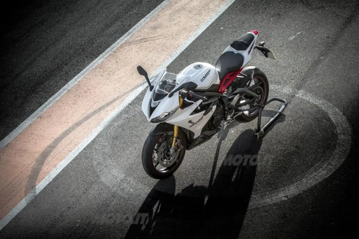 Triumph Daytona 675 2013    (28)