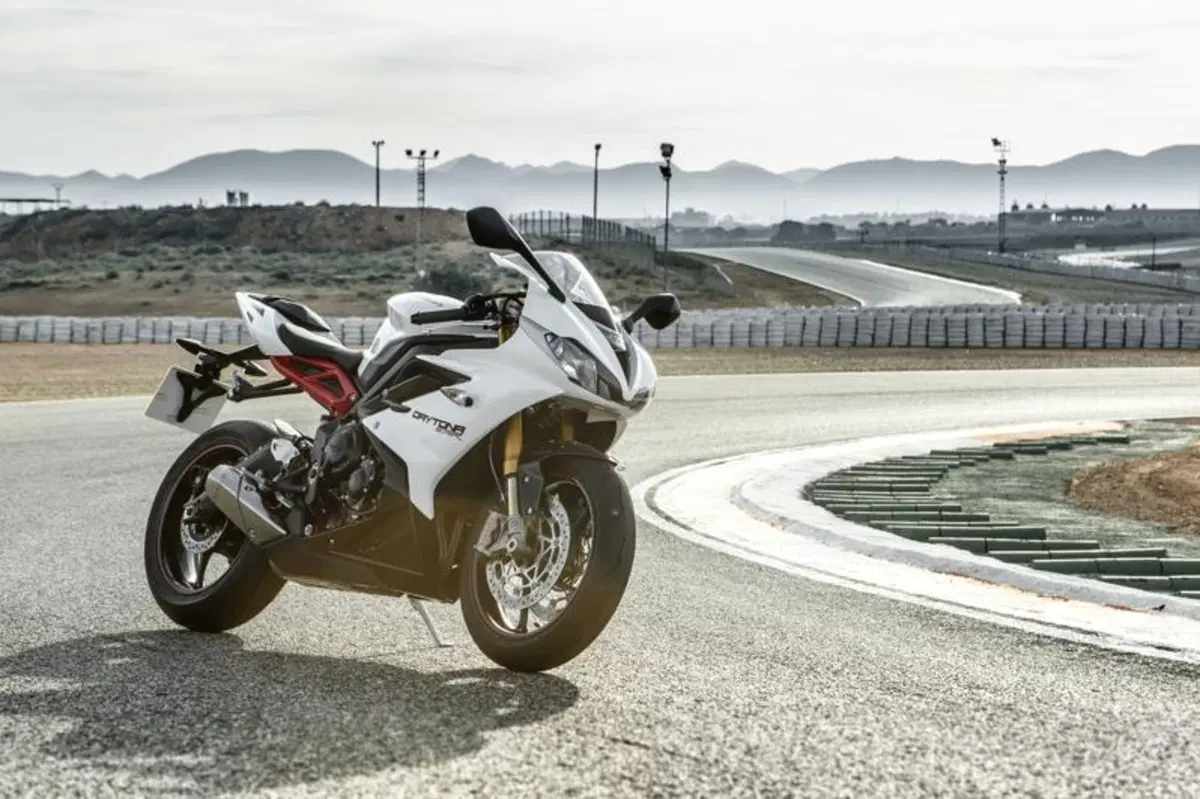 Triumph Daytona 675 2013    (30)