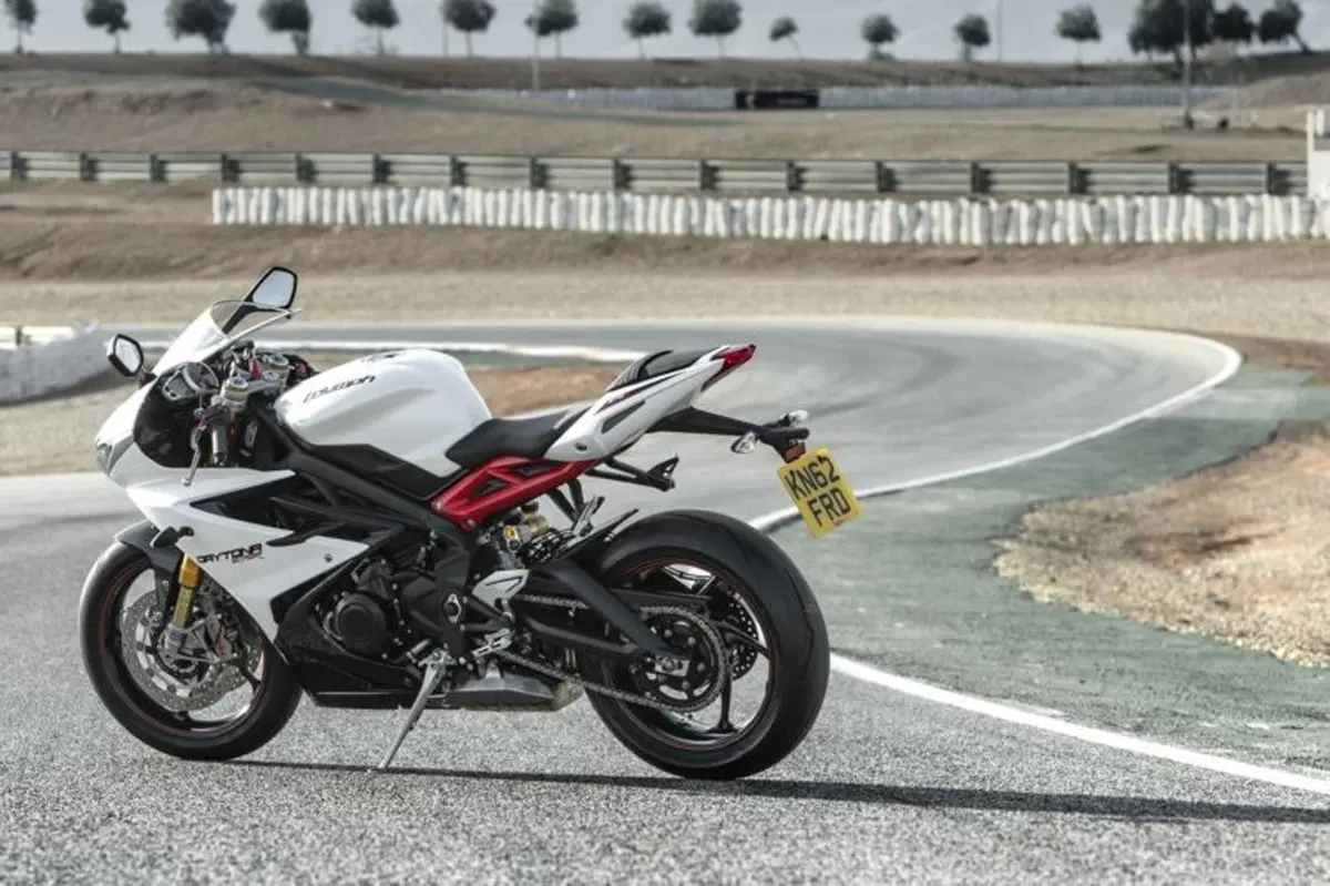 Triumph Daytona 675 2013    (32)