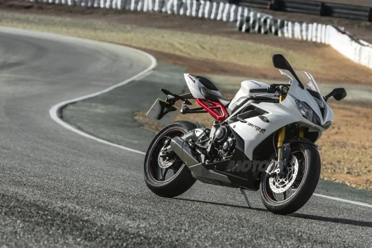 Triumph Daytona 675 2013    (33)