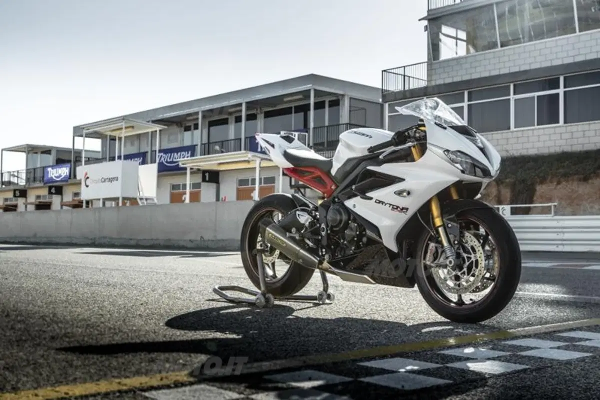 Triumph Daytona 675 2013    (41)