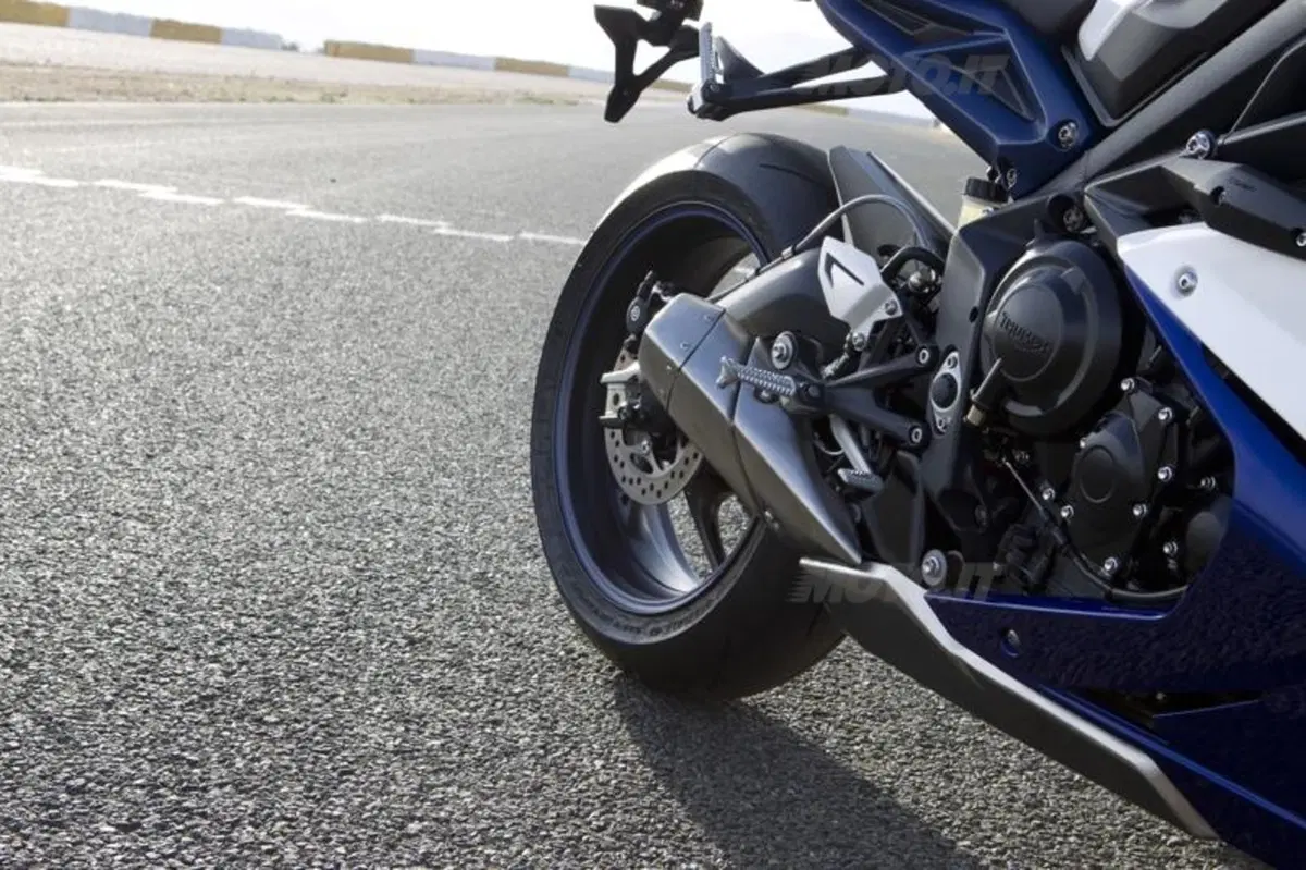 Triumph Daytona 675 2013    (55)