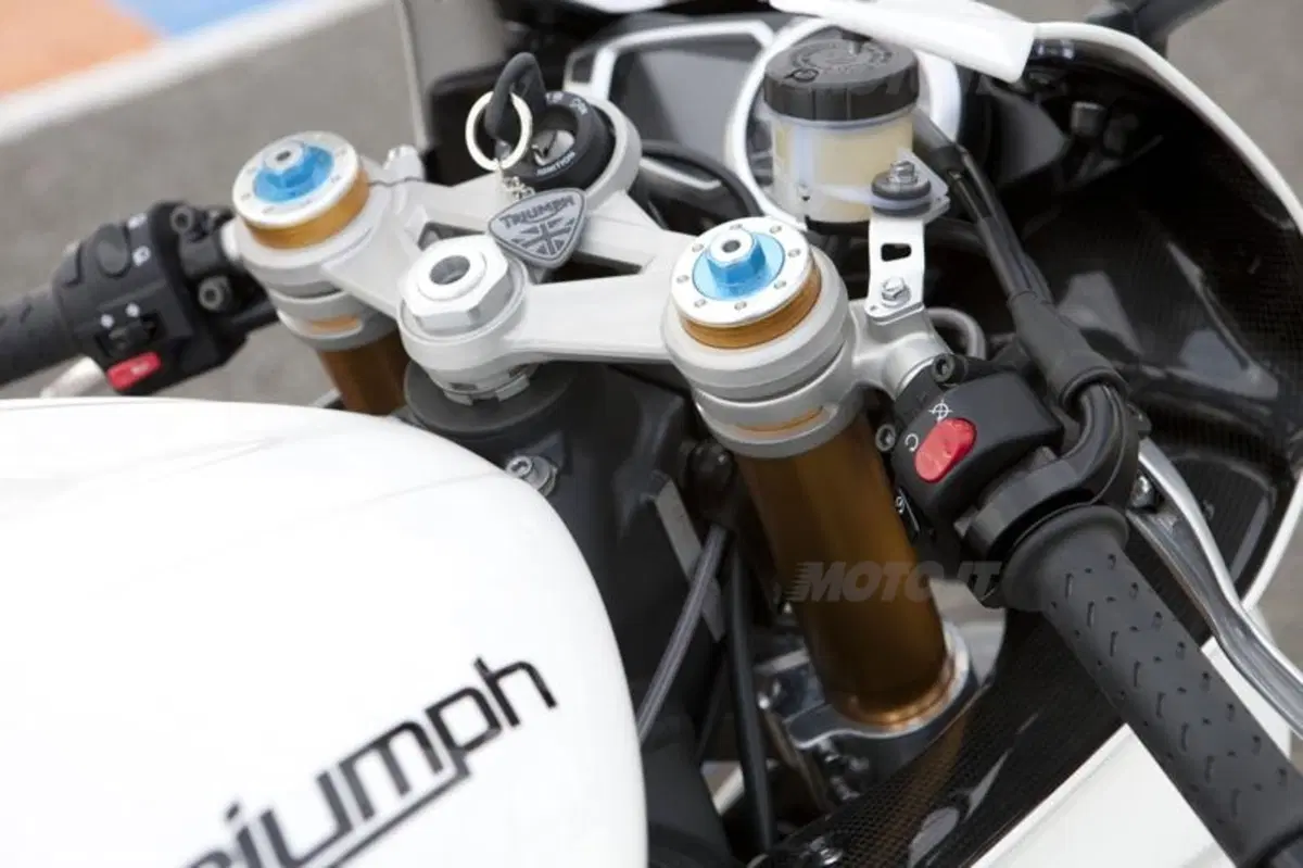 Triumph Daytona 675 2013    (67)