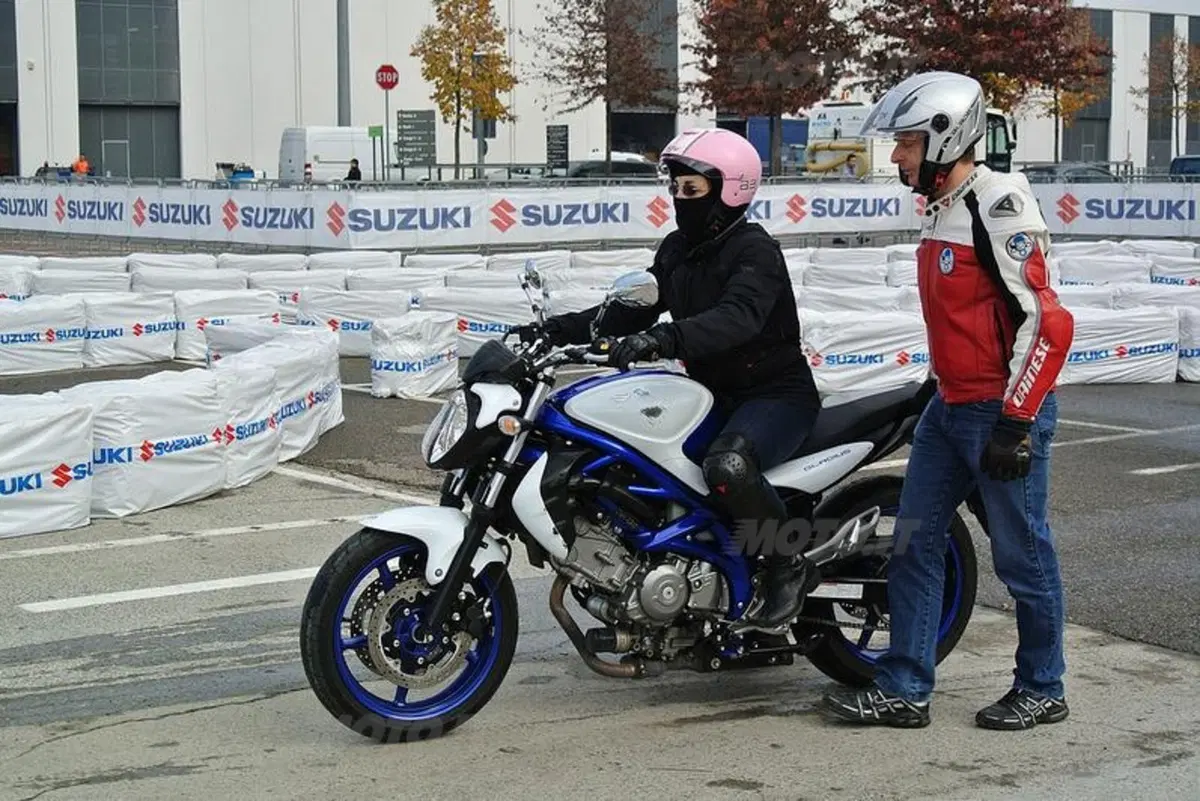 Donneinsella e Suzuki mettono in moto le ragazze (6)