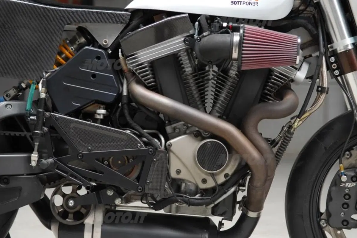 Bottpower XR-1, una street tracker su base Buell (4)