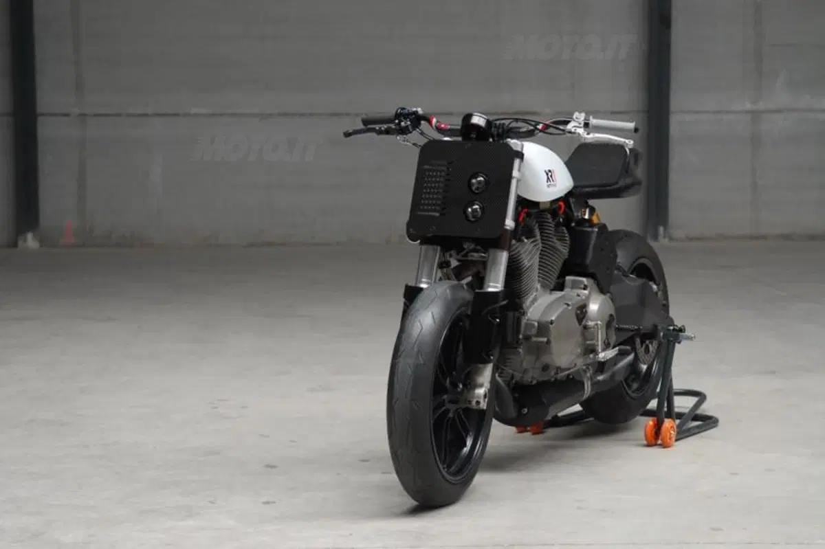 Bottpower XR-1, una street tracker su base Buell (6)