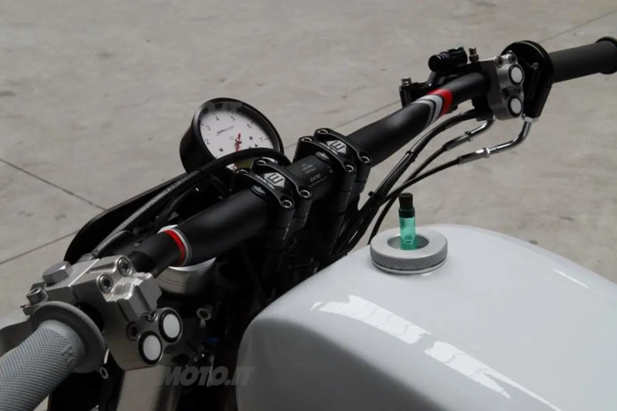 Bottpower XR-1, una street tracker su base Buell (8)