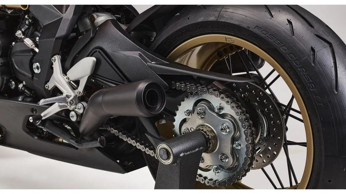 MV Agusta Superveloce 75° Anniversario. Appena arrivata è già sold out (12)